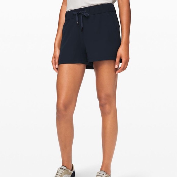 Lululemon Women’s On the Fly Shorts Black - Picture 4 of 5